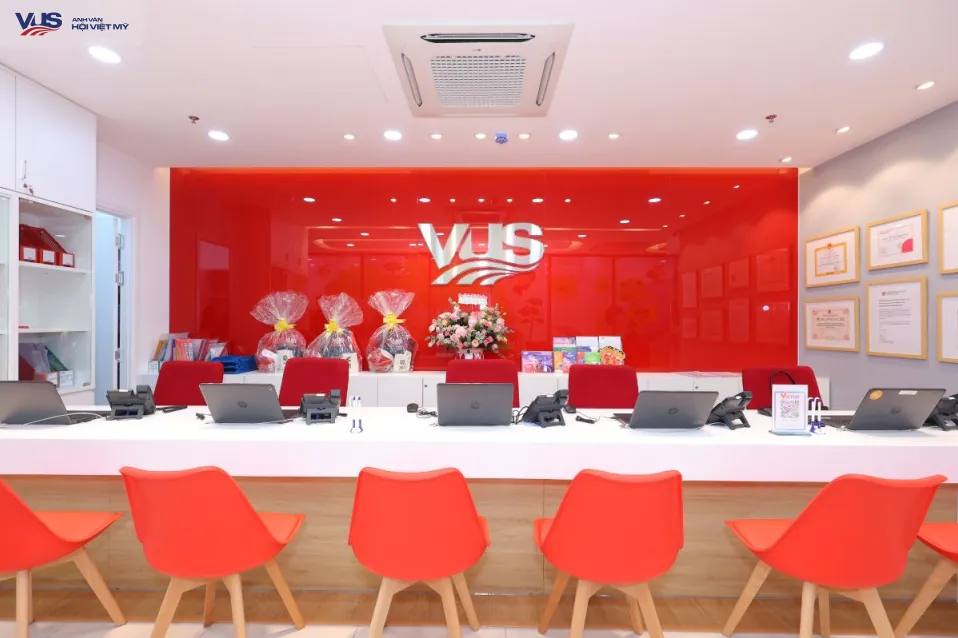 Top trung tâm tiếng Anh giao tiếp VUS: Nghe chuẩn, nói mượt