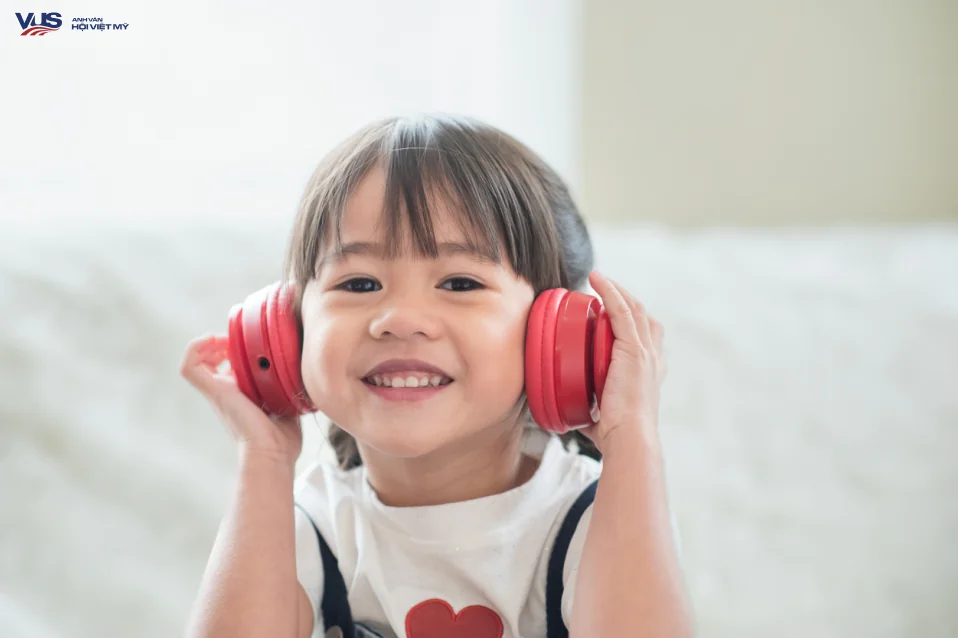 Cách bắt đầu học tiếng Anh hiệu quả: Nghe trước, nói sau